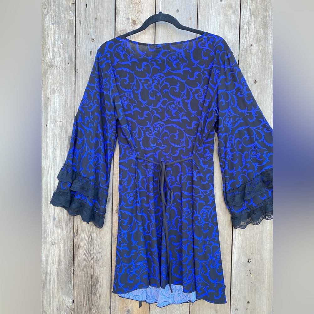 Elegant Blue and Black Wrap Dress - Picture 8 of 10